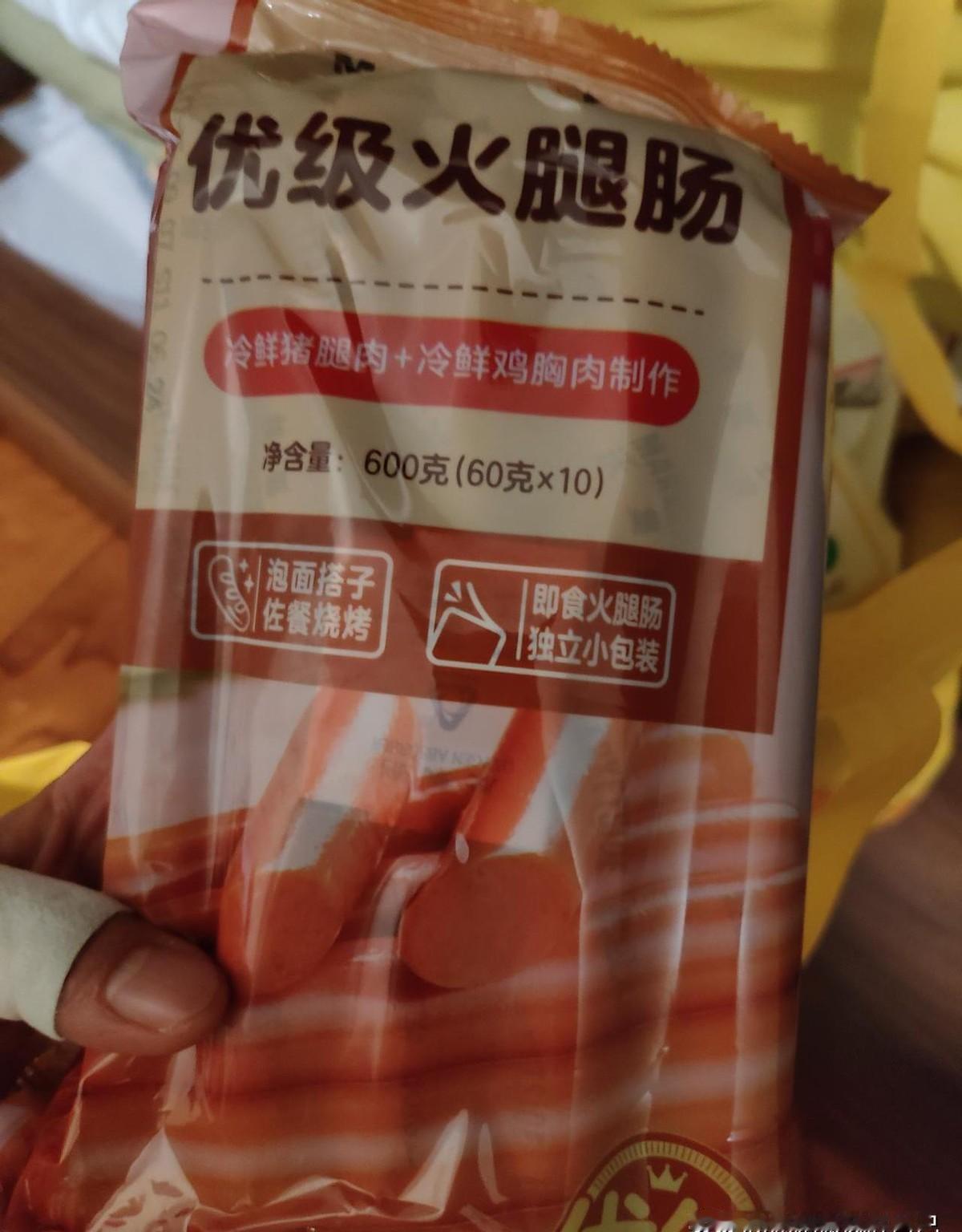 雇主家的小儿子，把一个一千多块的乐高机器人给拆了。
他妈妈气得不行，眼看就要发火