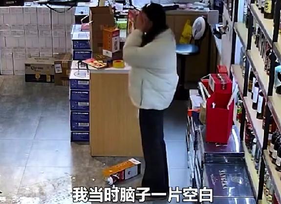 女员工手一抖摔破3000多飞天茅台 坦言：自己赔偿，见茅台就有阴影
3月1日，浙