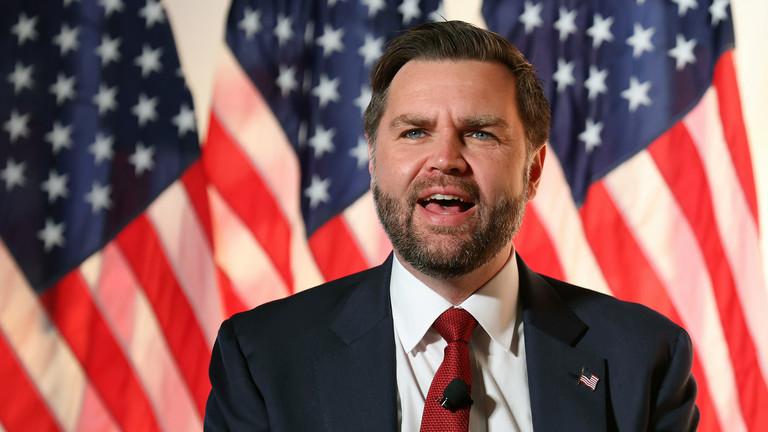 马斯克预测副总统万斯将接替特朗普成为美国总统，并称美国将迎来包含特朗普当前任期及