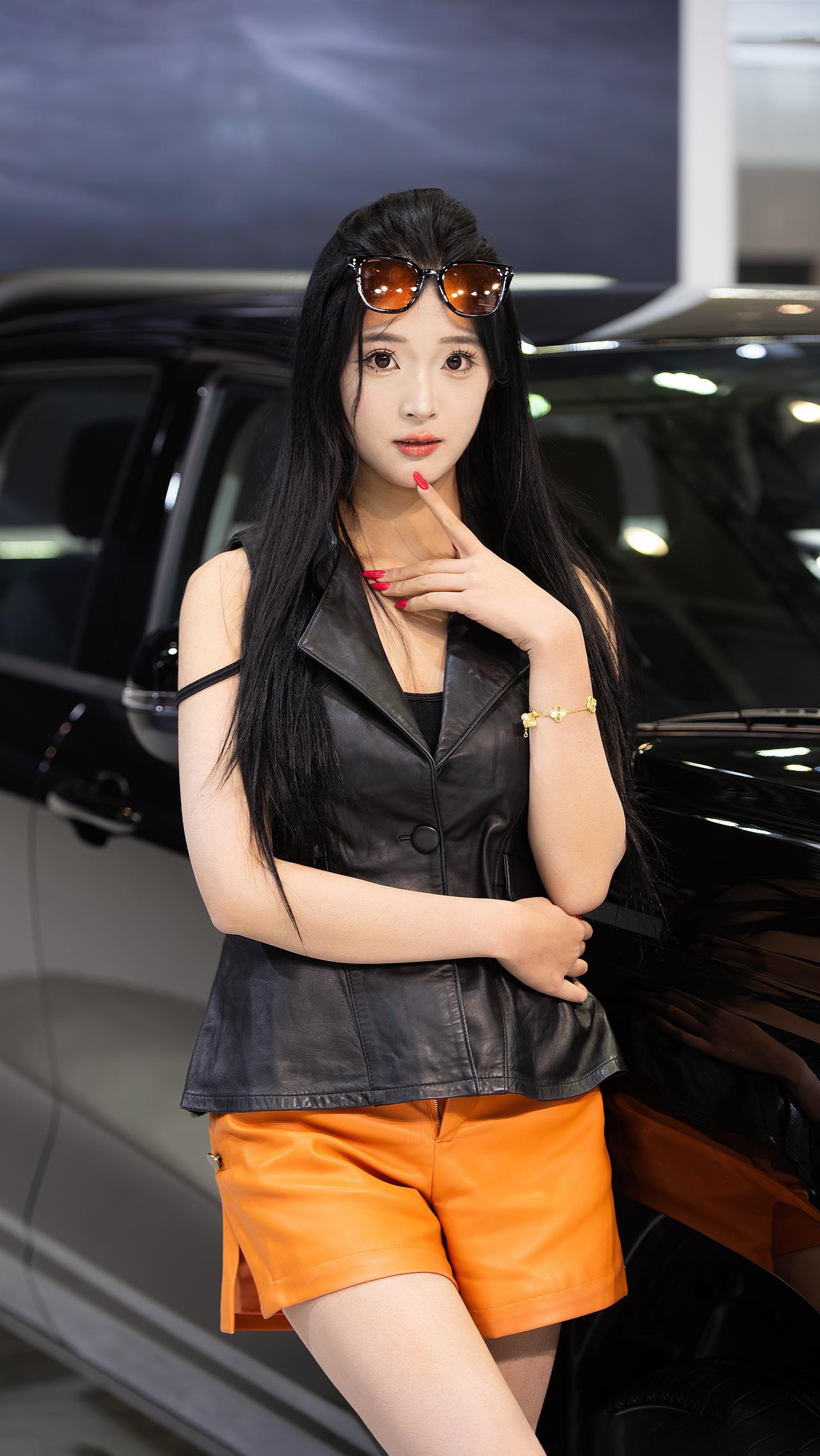 绵阳国际车展车展现场 美女车展展示