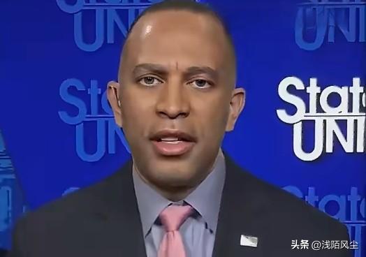 众议院民主党领袖杰弗里:“美国人民最不需要的，就是把未经训练的ICE特工部署到全