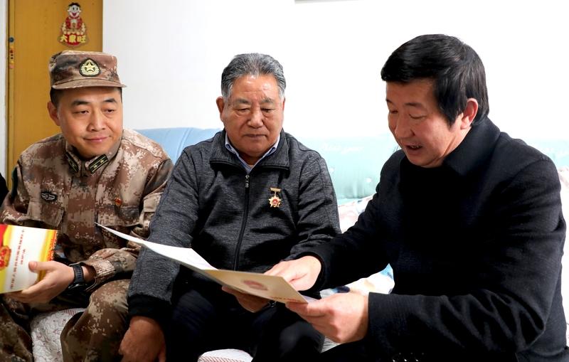 很多人会把退役军人和退伍军人搞混，其实二者有明显区别。
退伍军人一般指服完现役义