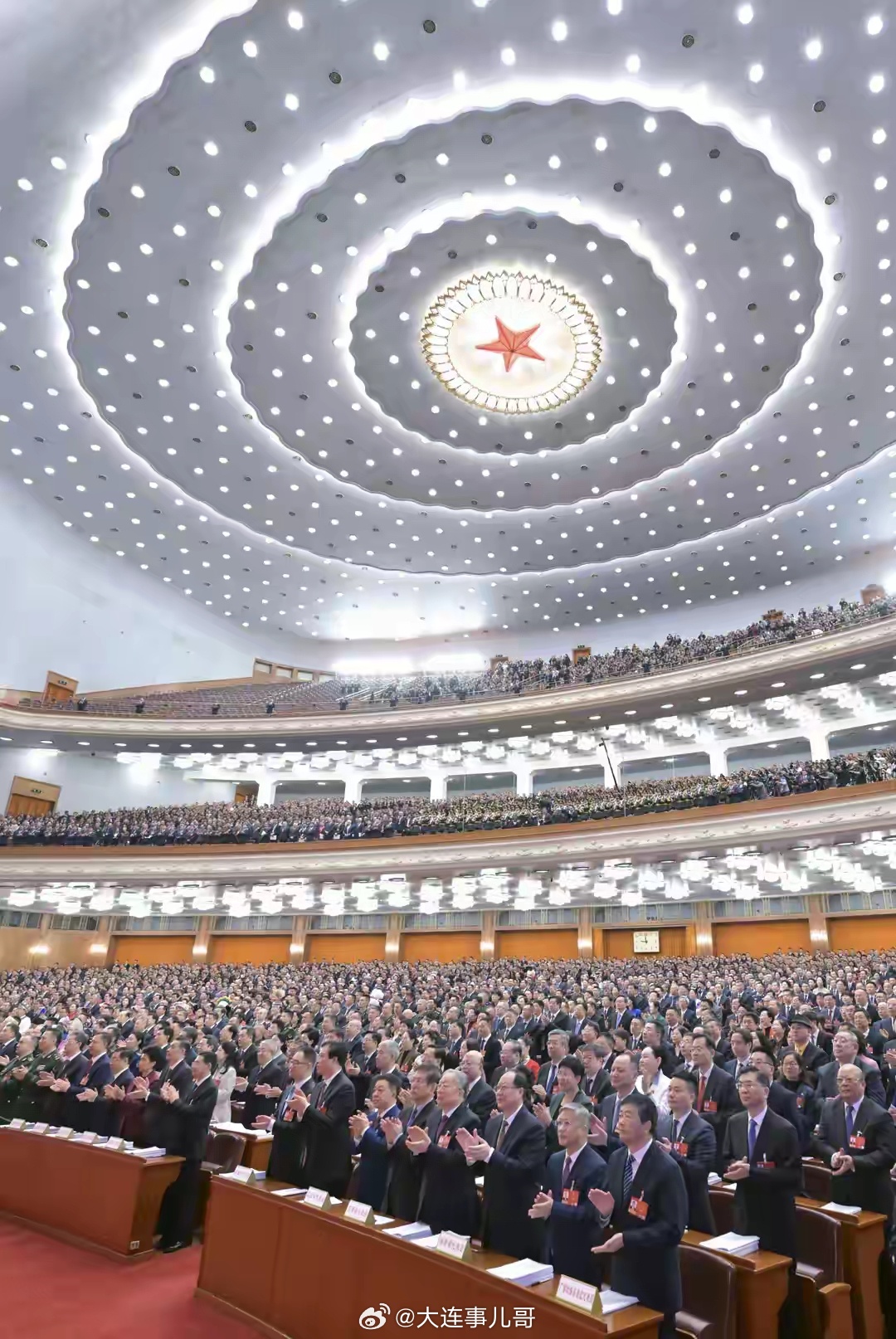 两会丨十四届全国人大四次会议在京开幕3月5日上午，第十四届全国人民代表大会第四次