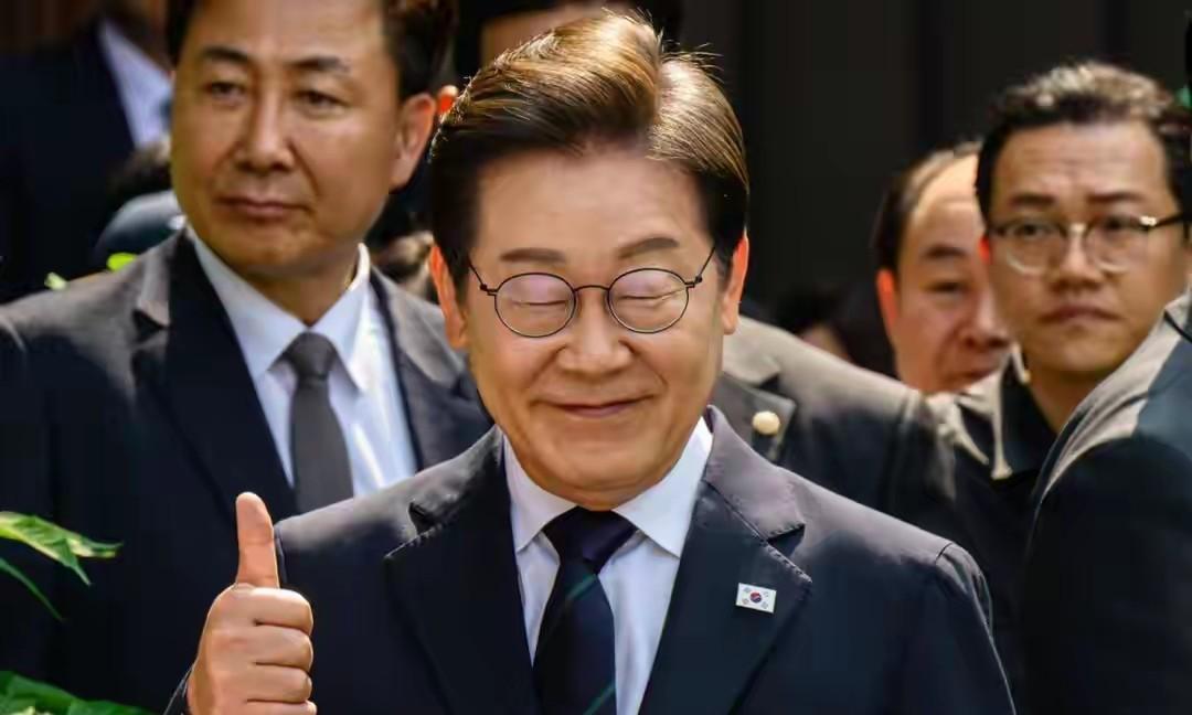 一觉睡醒，
 
是不是全网都知道了。
 
今天上午，首尔传来重磅：李在明政府官宣