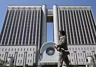 4日，韩国前总统尹锡悦因涉嫌妨碍公调处逮捕等罪名，一审被判有期徒刑5年的上诉案，