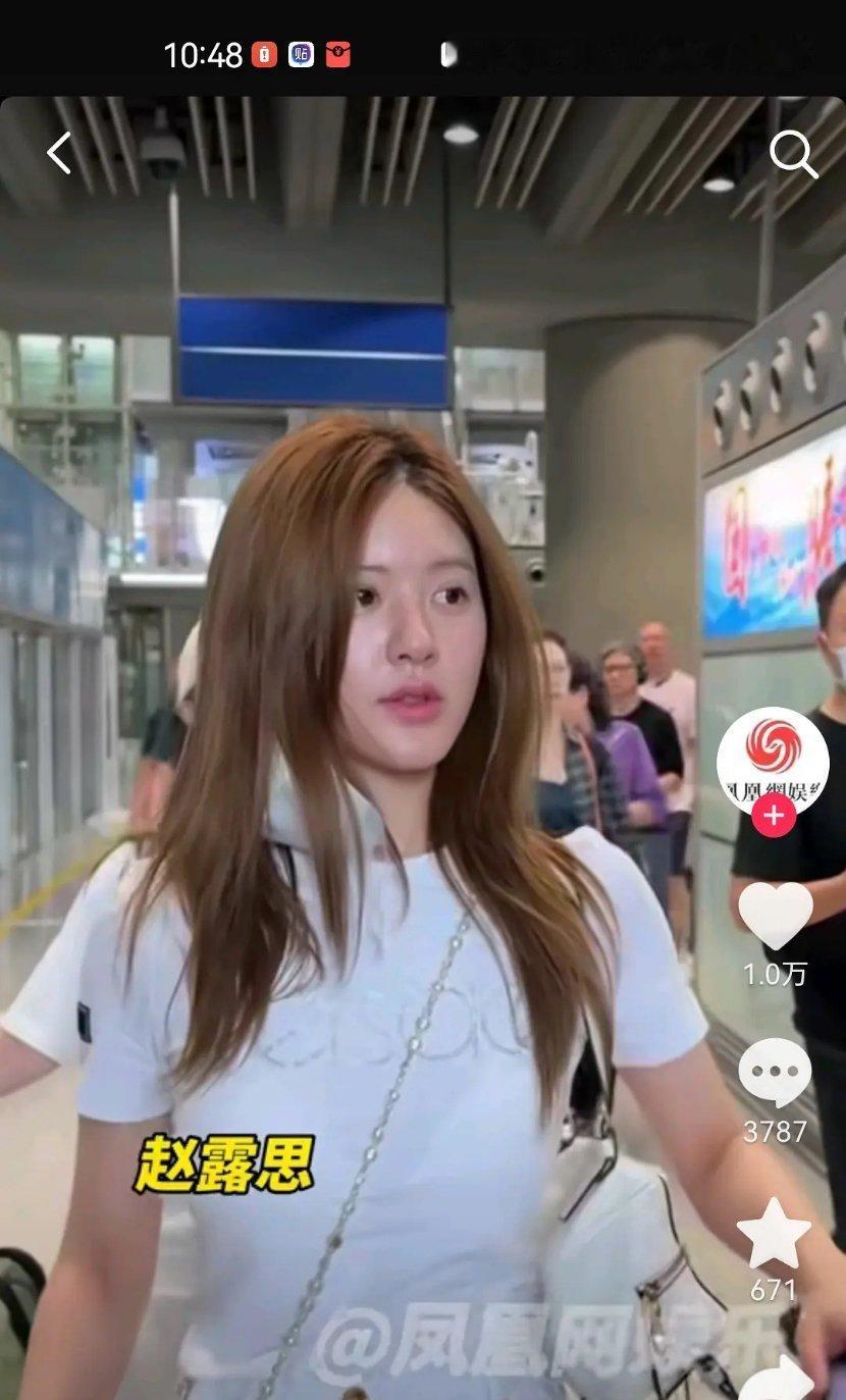 赵露思脸部确实僵硬了不少 ​​​