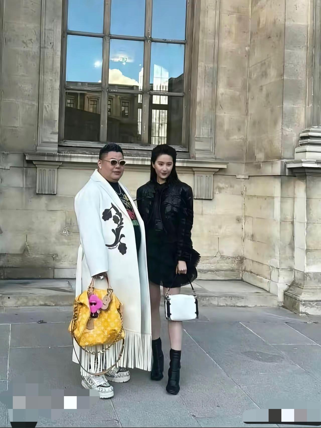 刘亦菲我认识，旁边男的是谁？