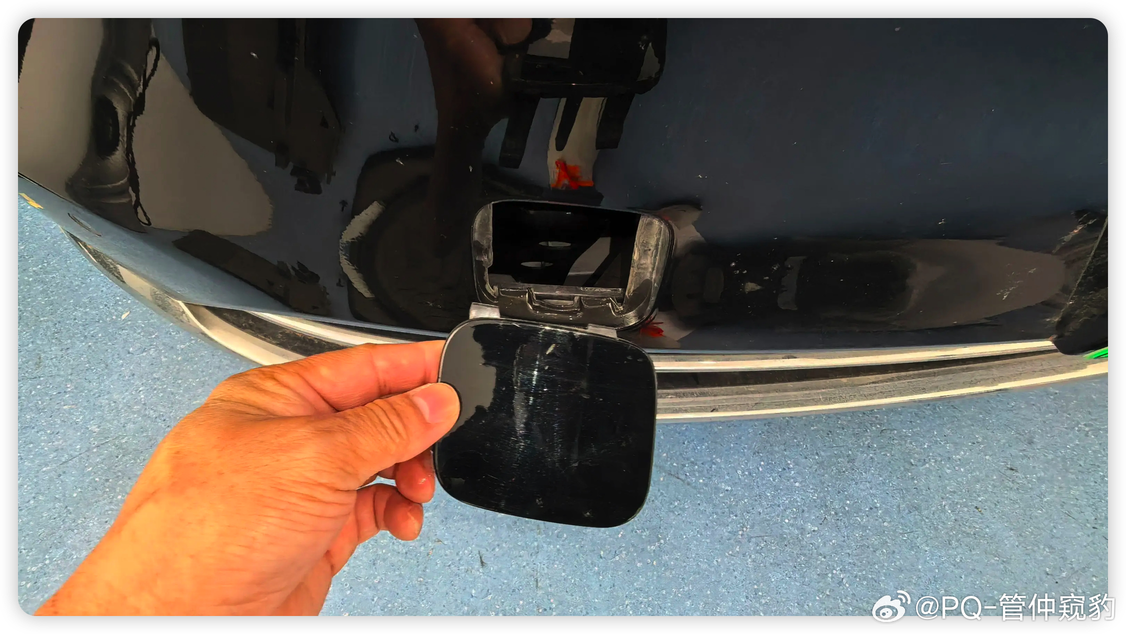 某8拖车钩盖板没有防丢绳是好是坏呢？好处方案简单，省钱省事托车时，拆下来装兜里坏