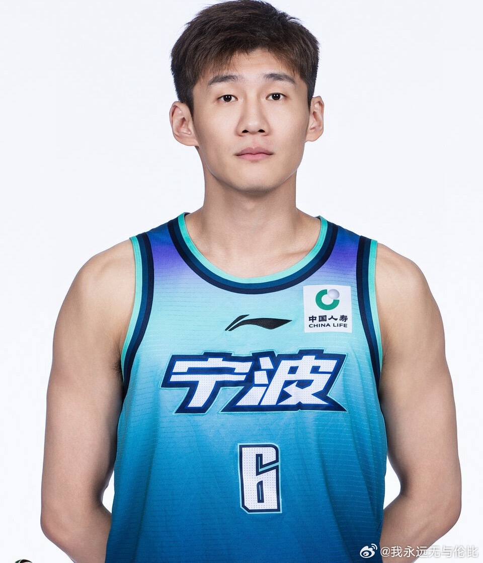 CBA顶薪后卫王俊杰加盟山西男篮你就说中国篮球的环境能好吗，你们刷一刷这个话题，