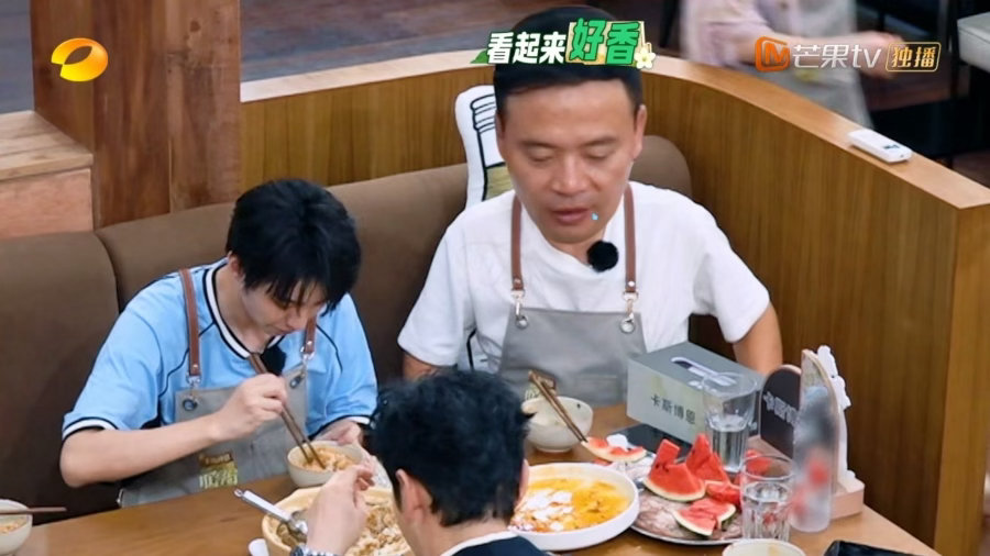 逆风翻盘！《中餐厅10》第二期封神，久违的第一季味道回来了 