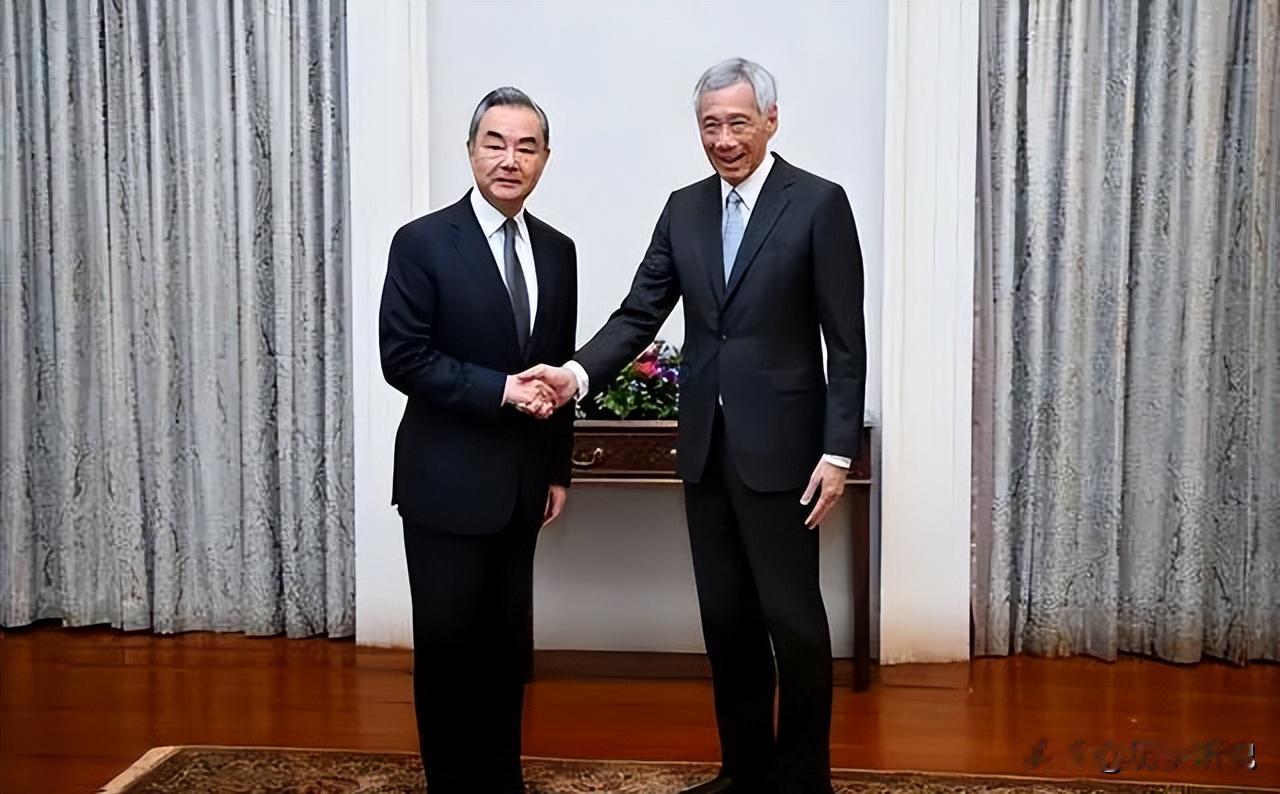 李显龙称一中原则是国际基础，但希望中国对美让步，融入全球体系

麻烦看官老爷们右