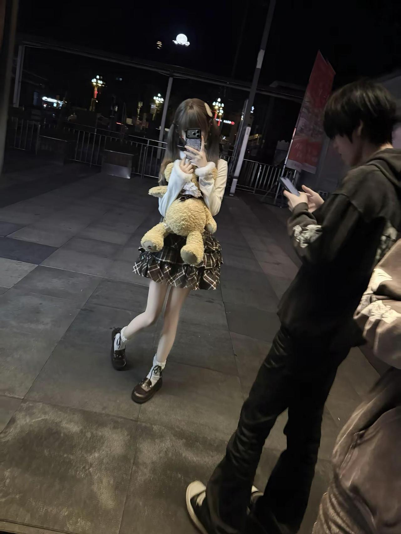 命运的红线将我们紧紧缠绕在一起 窒息也没关系