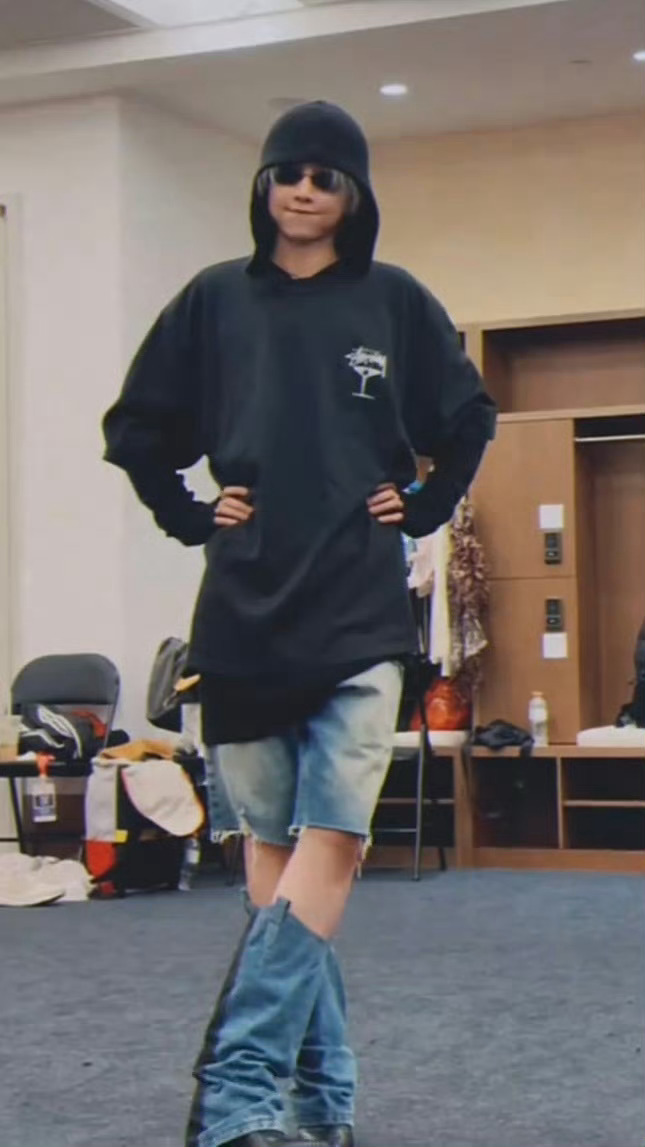 不知道怎么形容，反正就是好看好看很好看很潮很潮太潮了刘雨昕2025仙那度2.0巡