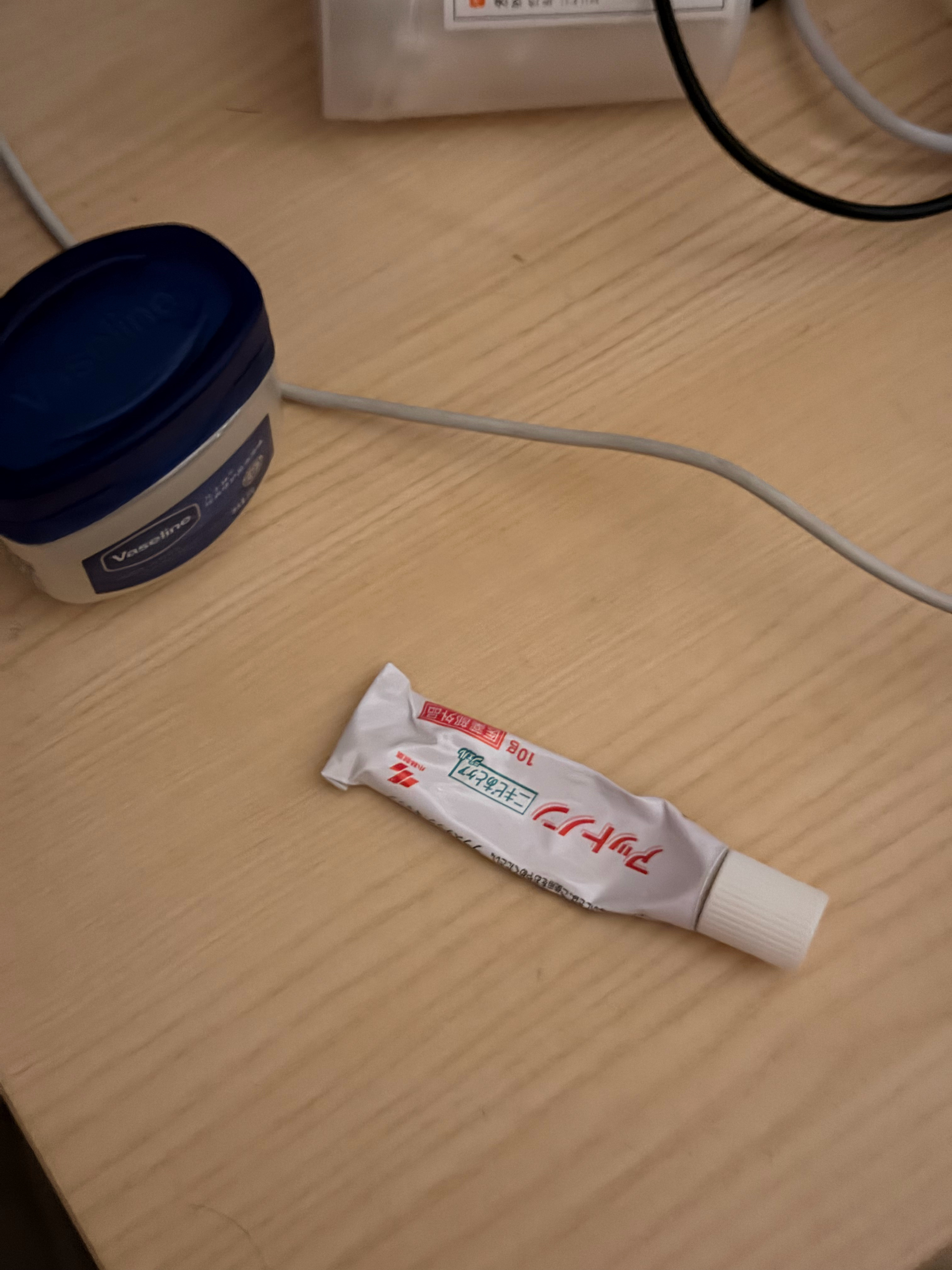 iPhone17微信拍照的bug又出现了图一是原相机图二是微信相机糊的还以为是用