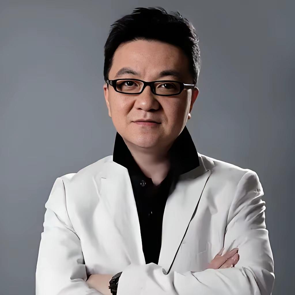 如何看待董路无教练证带领小将夺得世界冠军？

个人觉得，对于特殊行业，比如涉及生