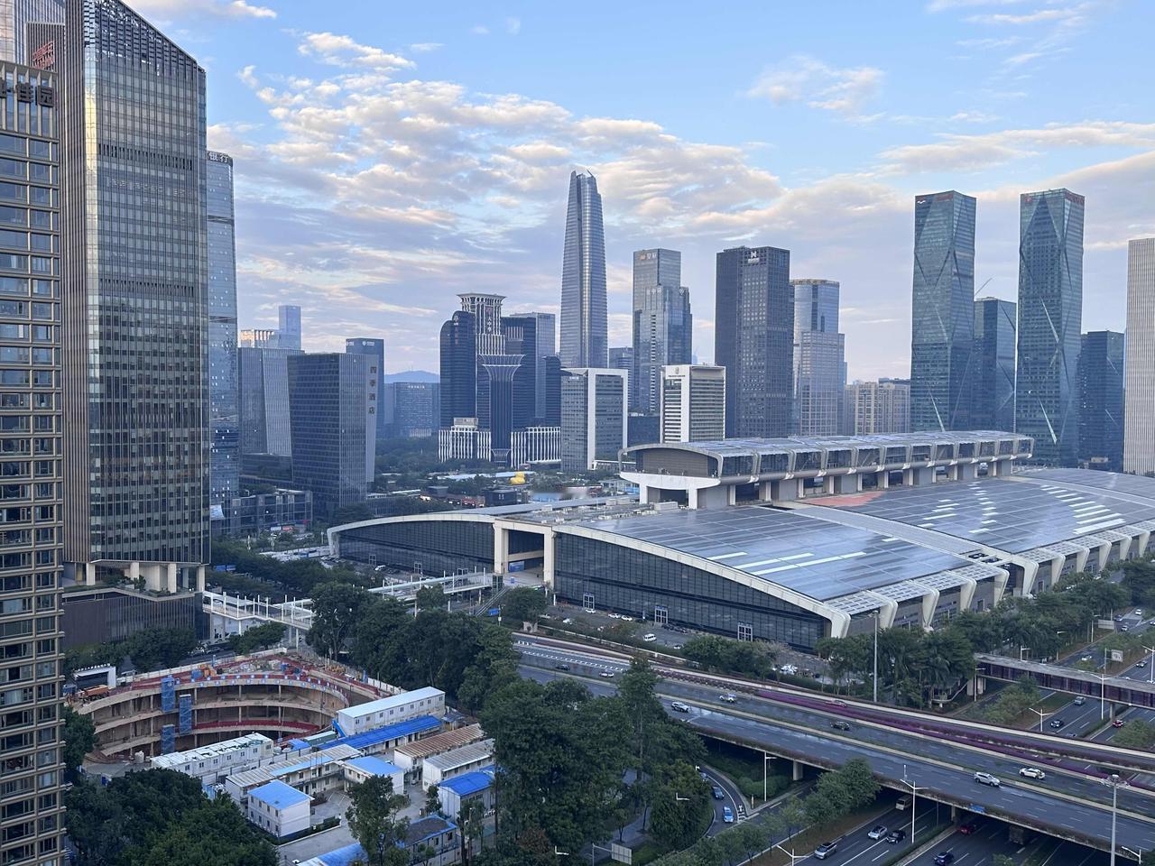 深圳市中心的大黄鸭～