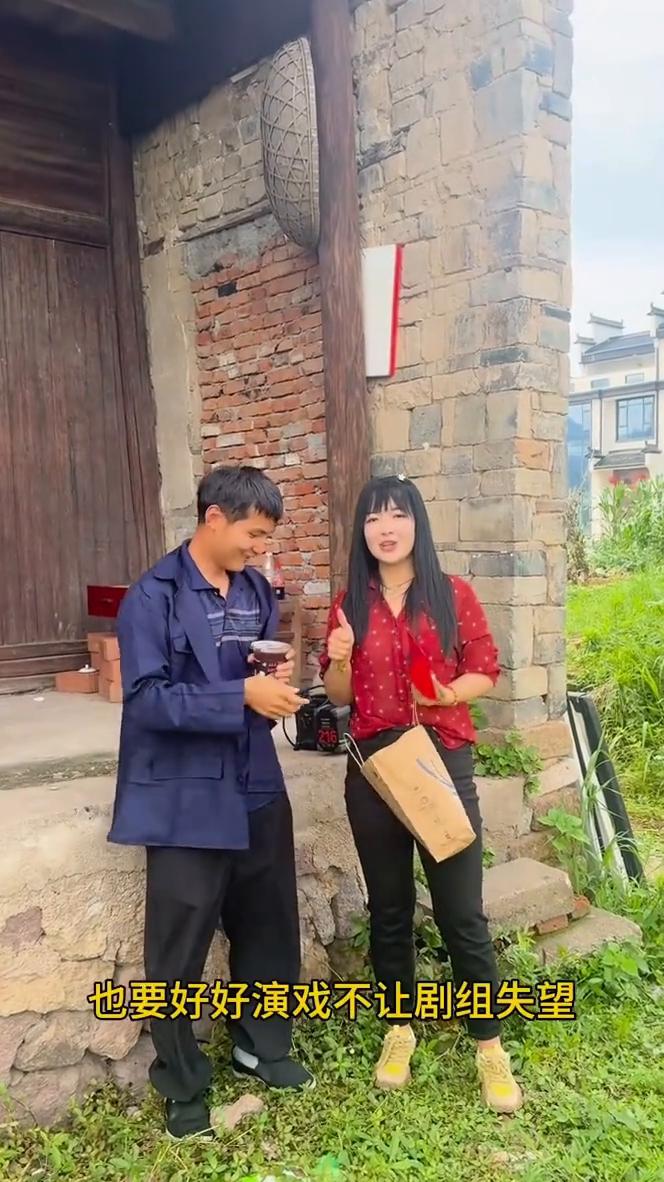 感谢剧组给我准备的咖啡，能喝上剧组的咖啡很开心，也要好好演戏不让剧组失望。