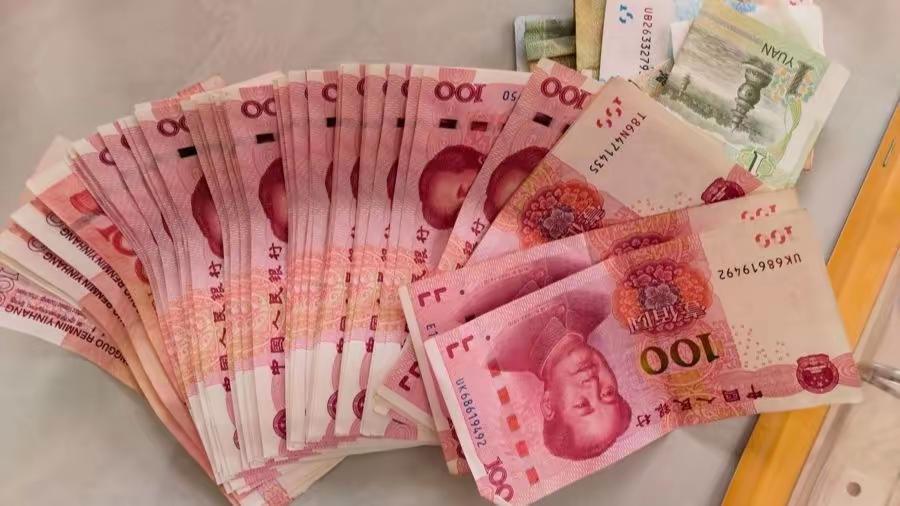 窗缝留一道缝隙，十万财物凭空消失！深夜“钓钱手”盯上沿街商铺
 
夏夜打烊，窗户