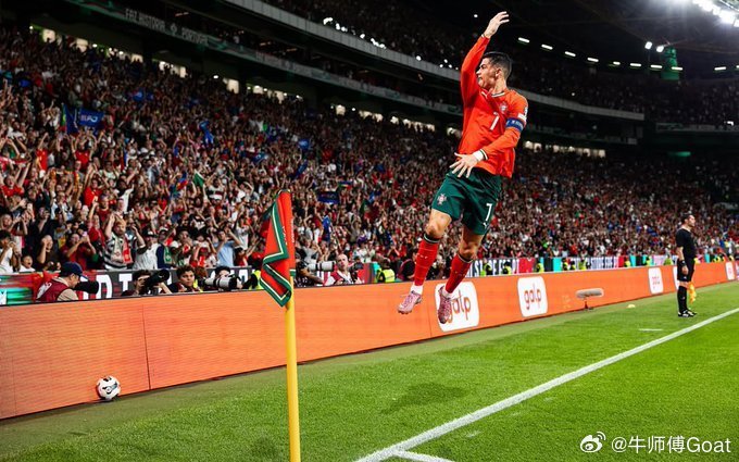 C罗 人们对你颇感兴趣的一个话题是你模仿罗纳尔多的"Siuuu"庆祝动作，而你也