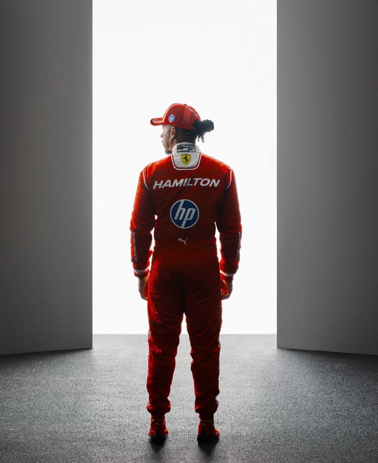 法拉利车队发布2026赛季F1赛车服f12026f1赛车揭幕