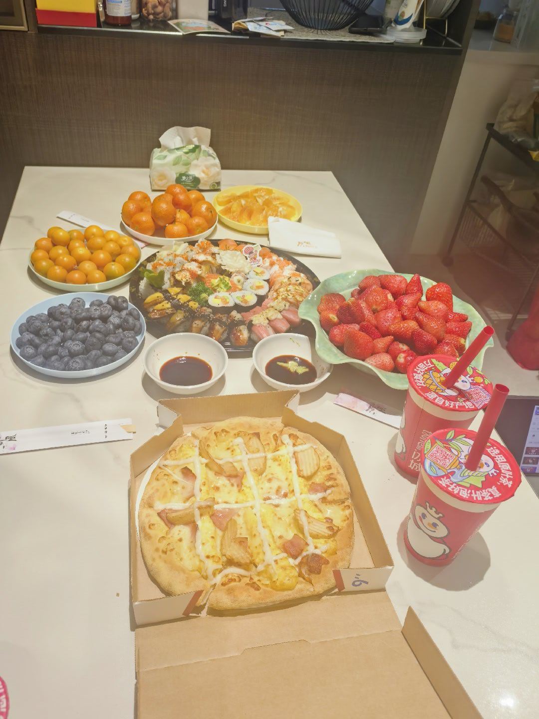 图1:姐姐和同学的午餐图2:我们俩的轻断食午餐我已经从57多下到54多了，加把劲