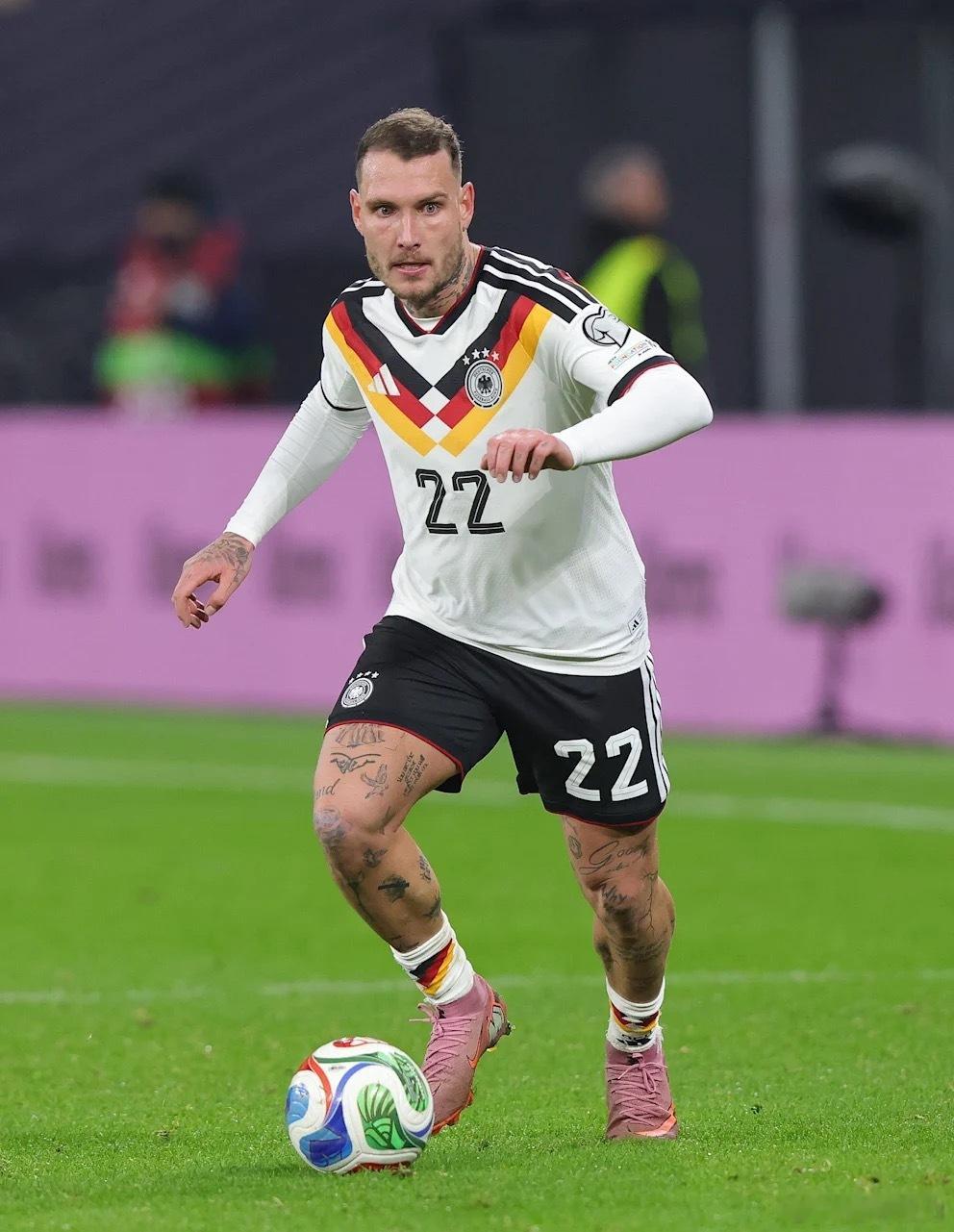 莱比锡队长劳姆如今在国家队已经获得了主力位置，最近他还在莱比锡市中心一家名为R1