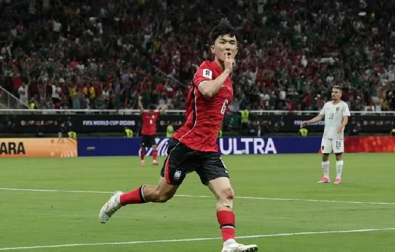 高原上踢球真喘，黄仁范踢疯了，吴贤揆烧着上场就进球。

韩国队2–1赢了捷克，世