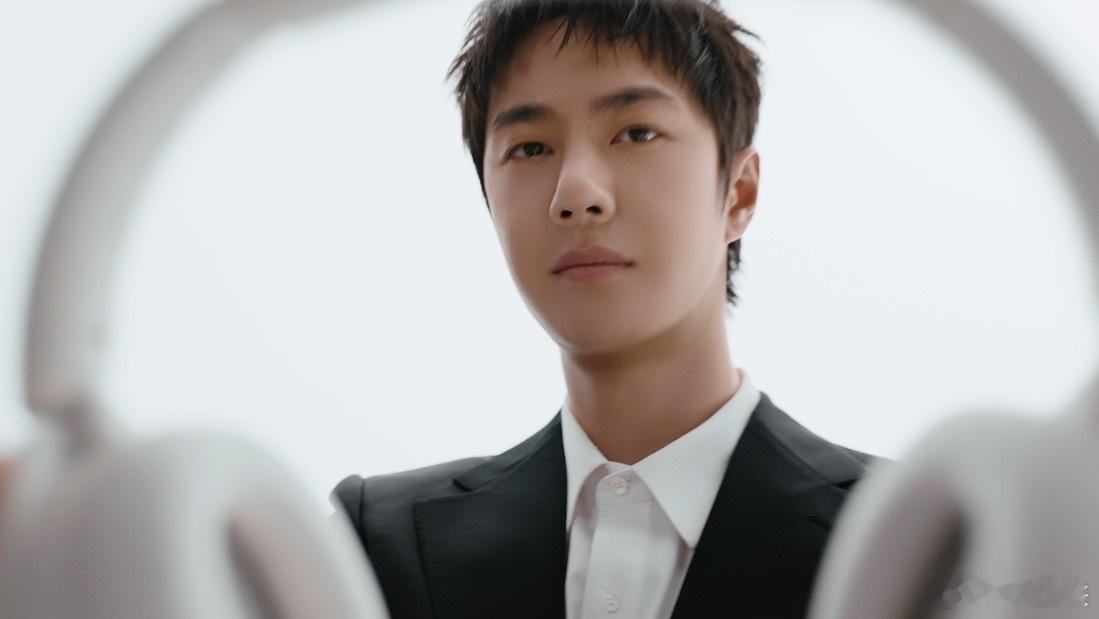 漫步者对首位品牌代言人王一博是真爱啊！不仅将大片拍成了MV水准，还有精心准备的周