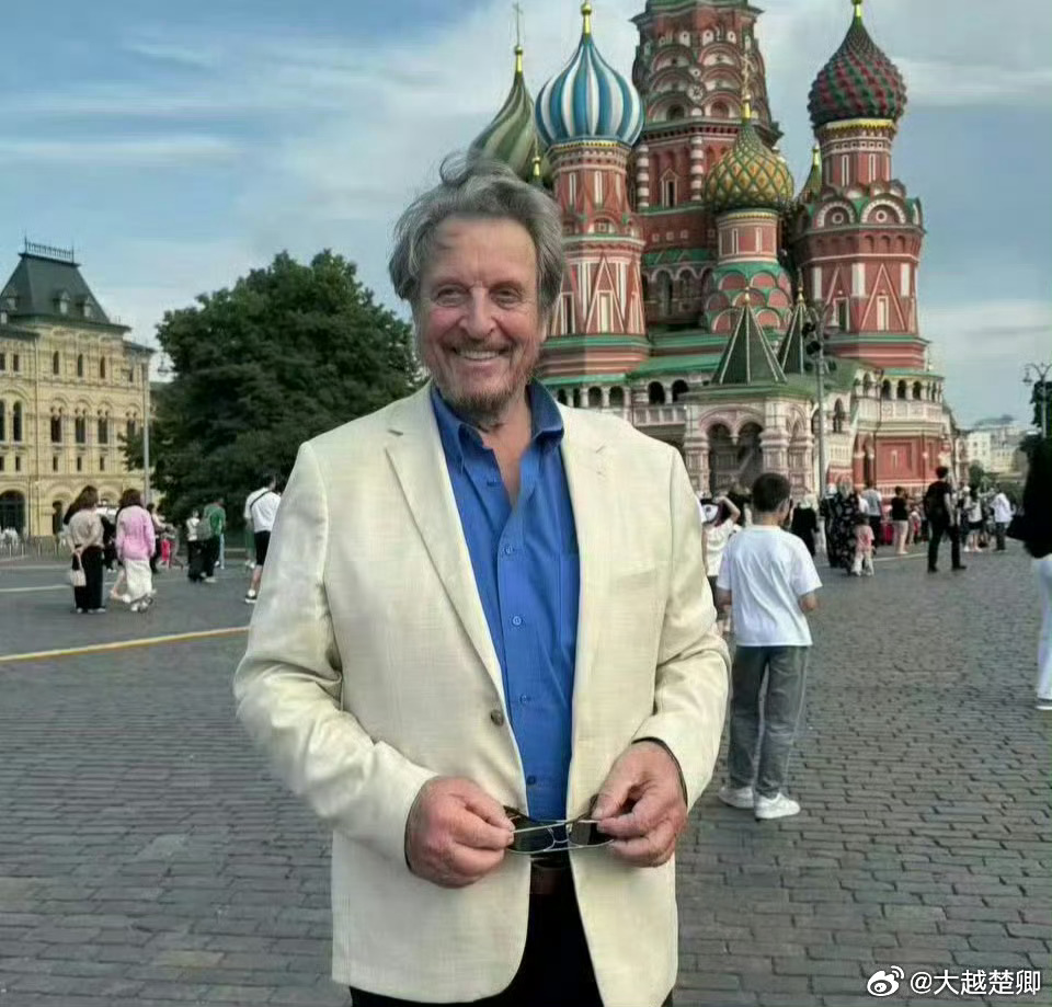 马斯克父亲老马说，在俄乌问题上他站在俄罗斯一边，他认为错在乌克兰。老马还说，乌克