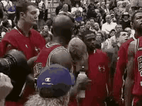 罗德曼在别人面前像狂躁的大象，横冲直撞！在帮主面前，像温顺的小羊。
乔老大是真拿