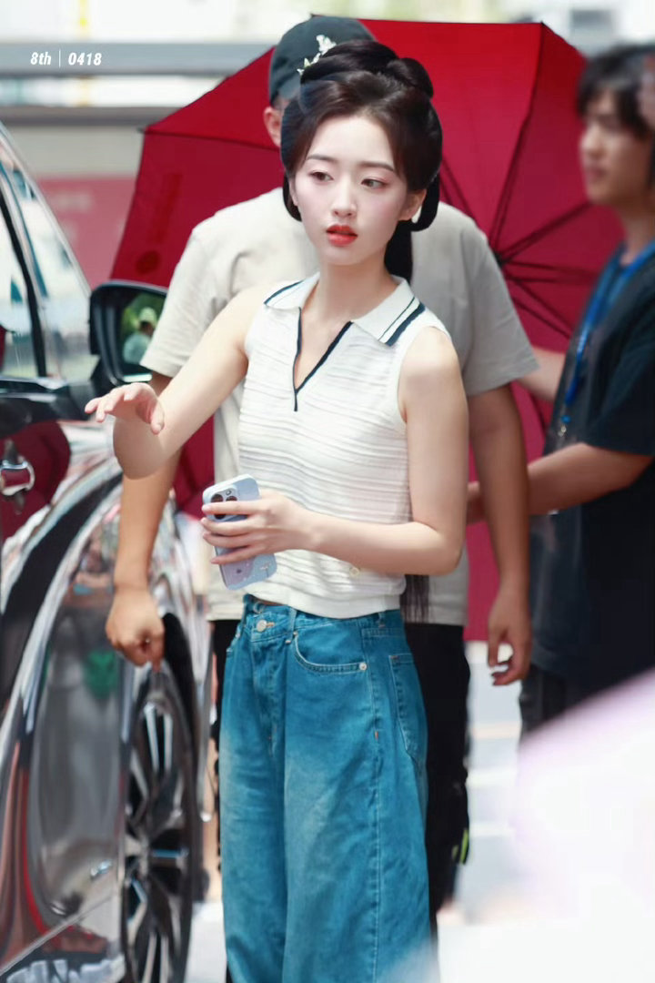 邓恩熙香香软软的小蛋糕 刷到这几张图突然就懂什么叫“少女还得少女来演”了。不是演