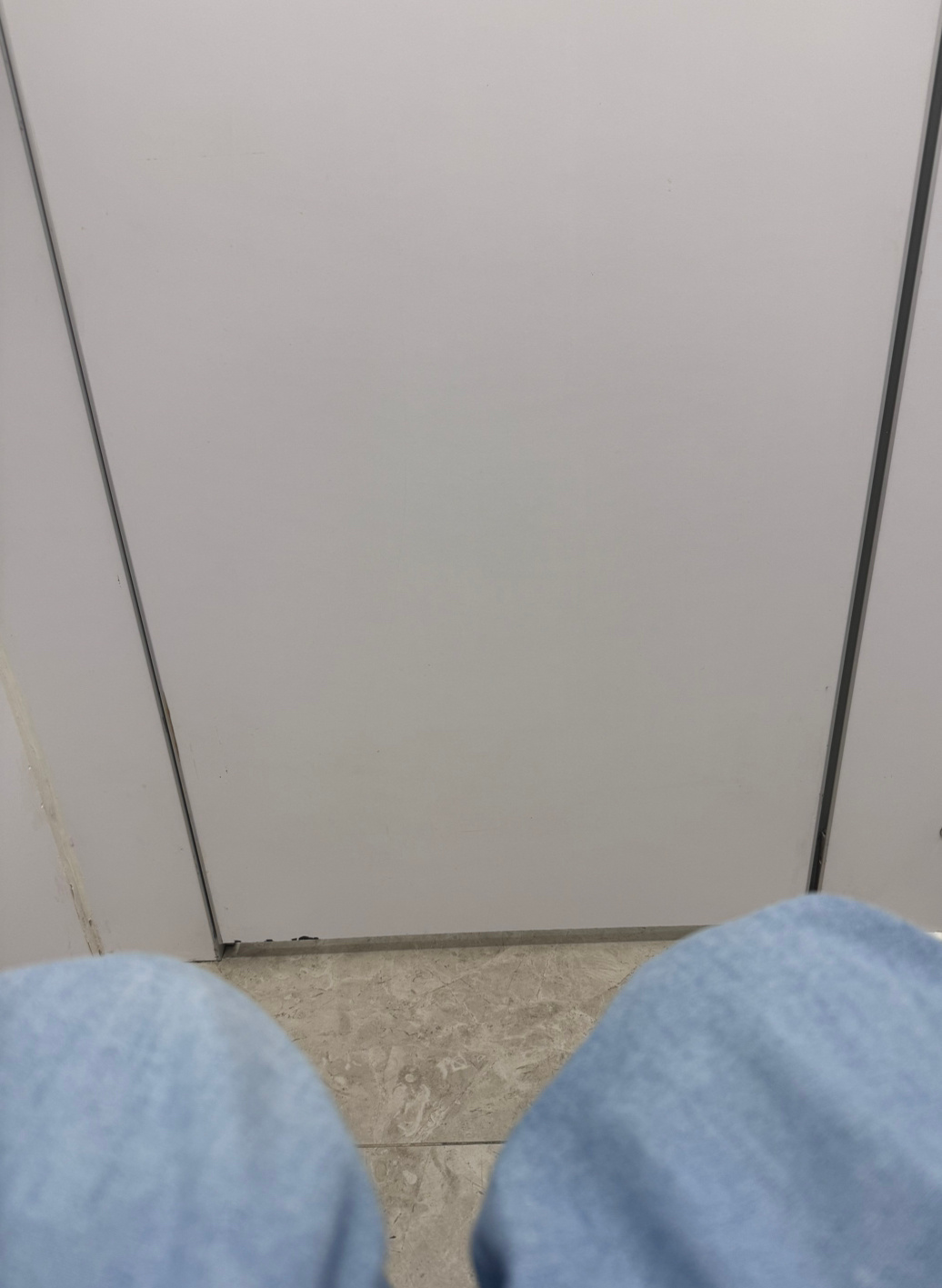 困死 坐马桶上缓缓 ​​​