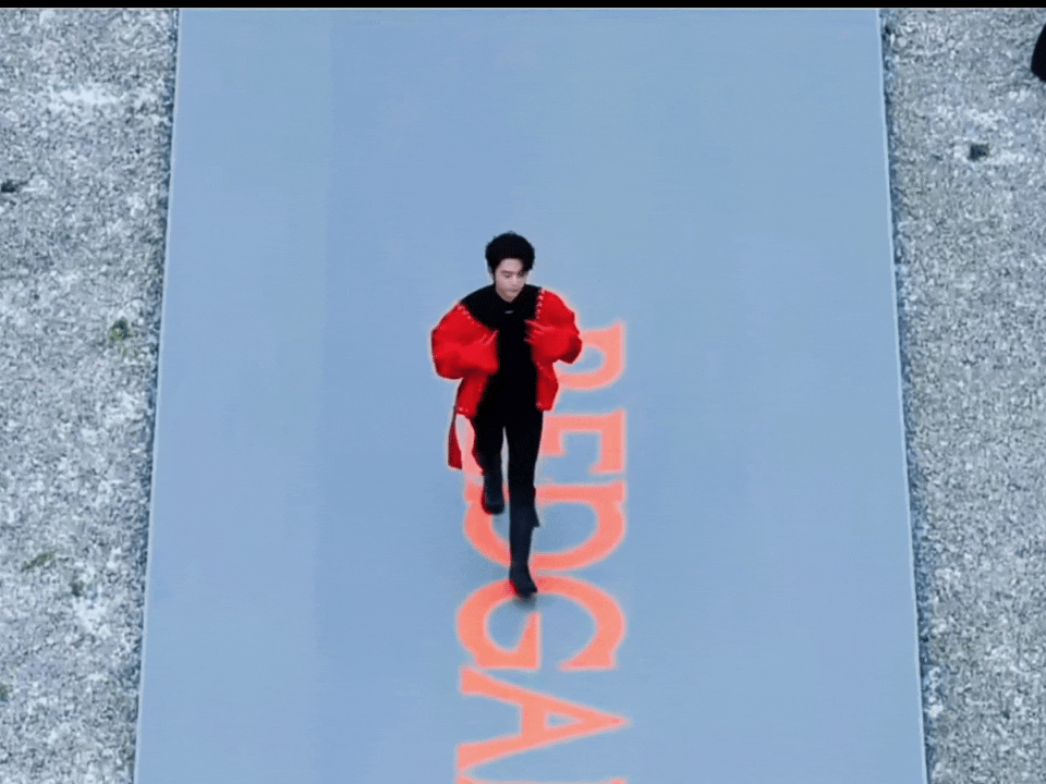 丁真真藏时光 ✨小红书redgala 这个俯拍视角虽然看不到正面特写，但丁真珍珠