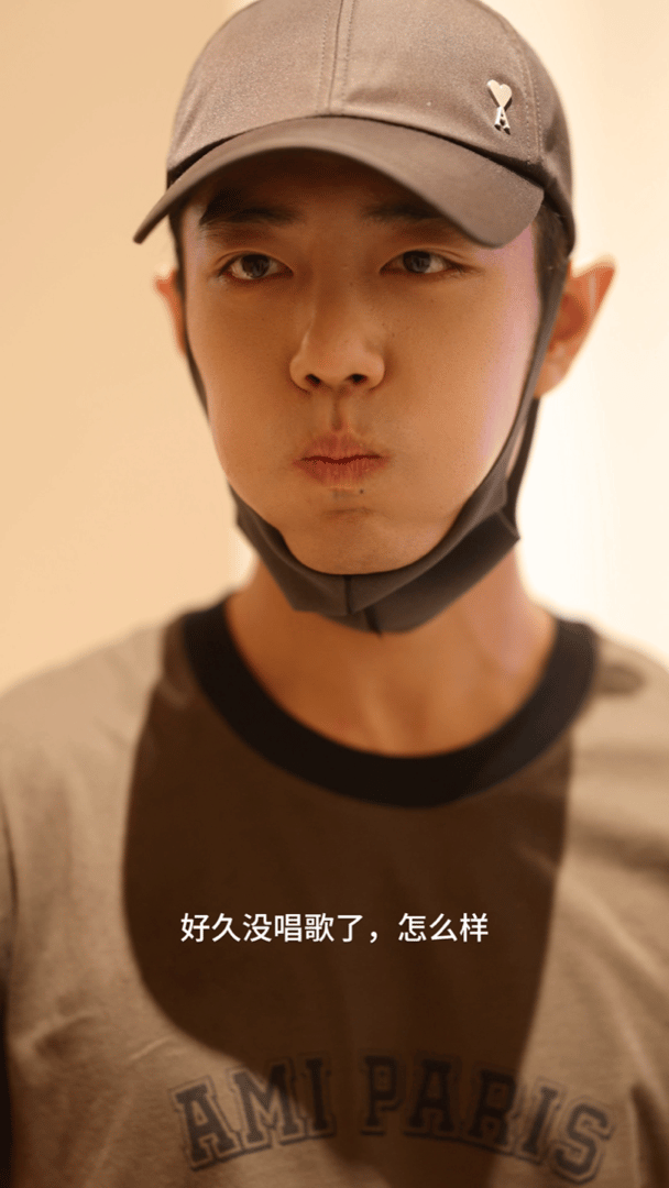 肖战是真帅呀，喝水也这么可爱，非粉都会喜欢的颜值。#八卦手册# #肖战#
