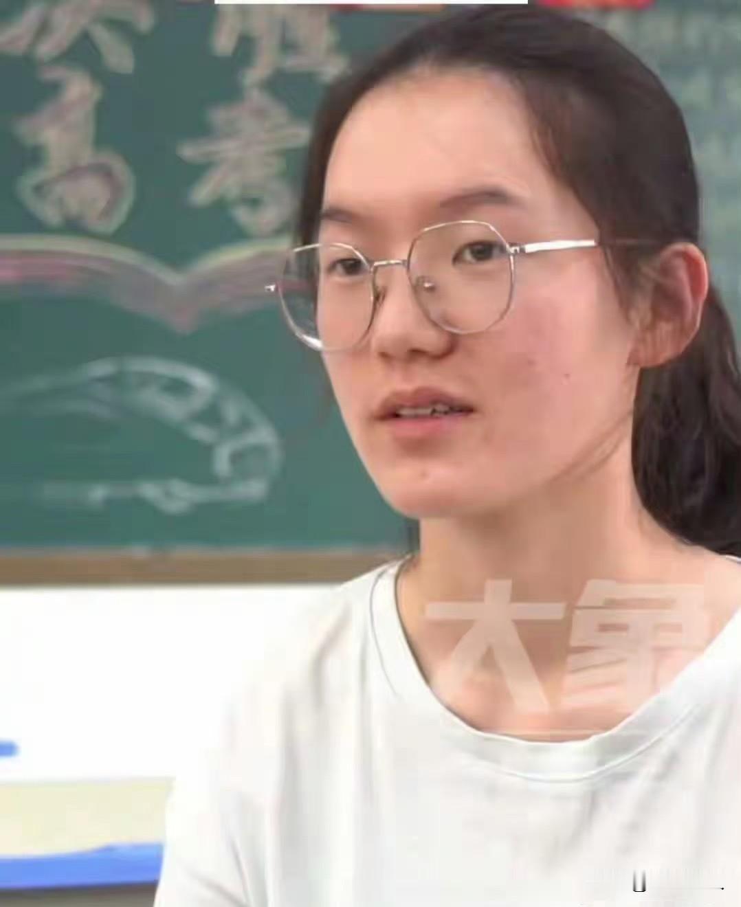 河南699分女孩查分后第一个电话，打给了一个卖床单的老板娘！

韩雅平，河南平顶