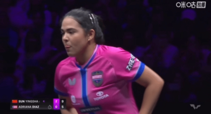 莎莎和迪亚兹完全不敢对视，一对视就会笑，小迪变成小包子，最后莎莎擦擦桌子，开始哄