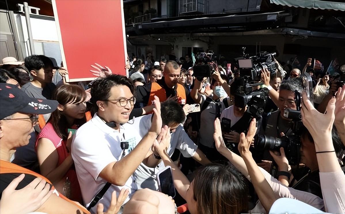 过度操劳？吴思瑶称“沈伯洋被强制休息+安排就诊”
民进党台北市长参选人沈伯洋近期