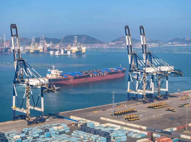 封锁完全无效，美国遭到反噬！2025年出口清单出炉，中国第一出口产品竟是芯片！美
