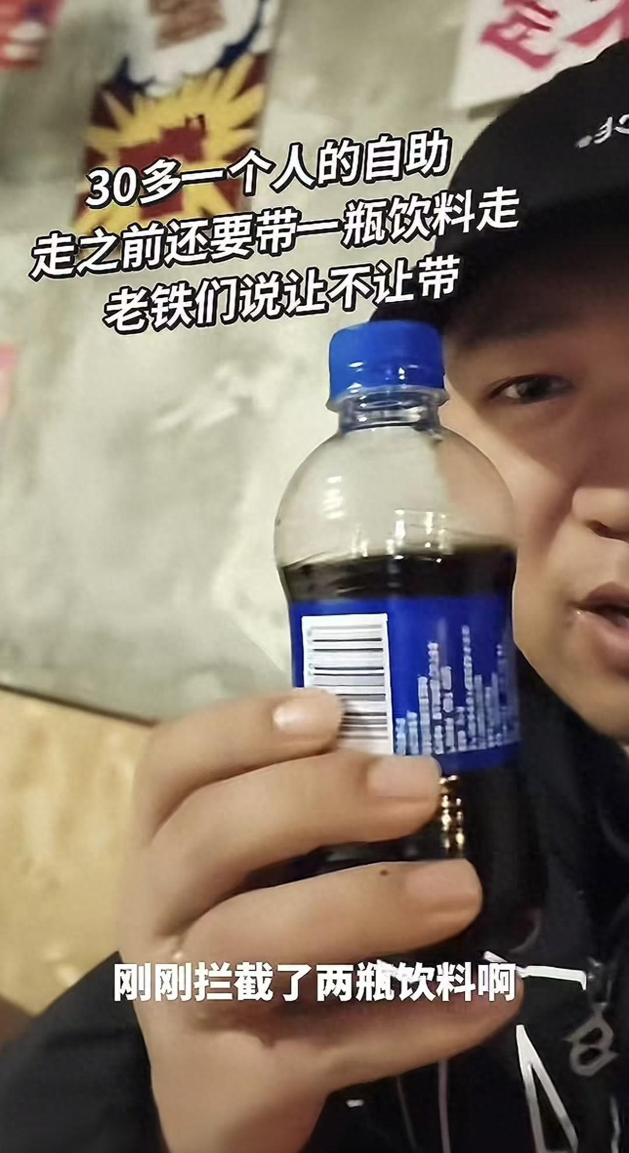 吵翻天！山东烟台一位自助餐老板在网上吐槽，店里来了两名小伙，吃着30多块钱的自助