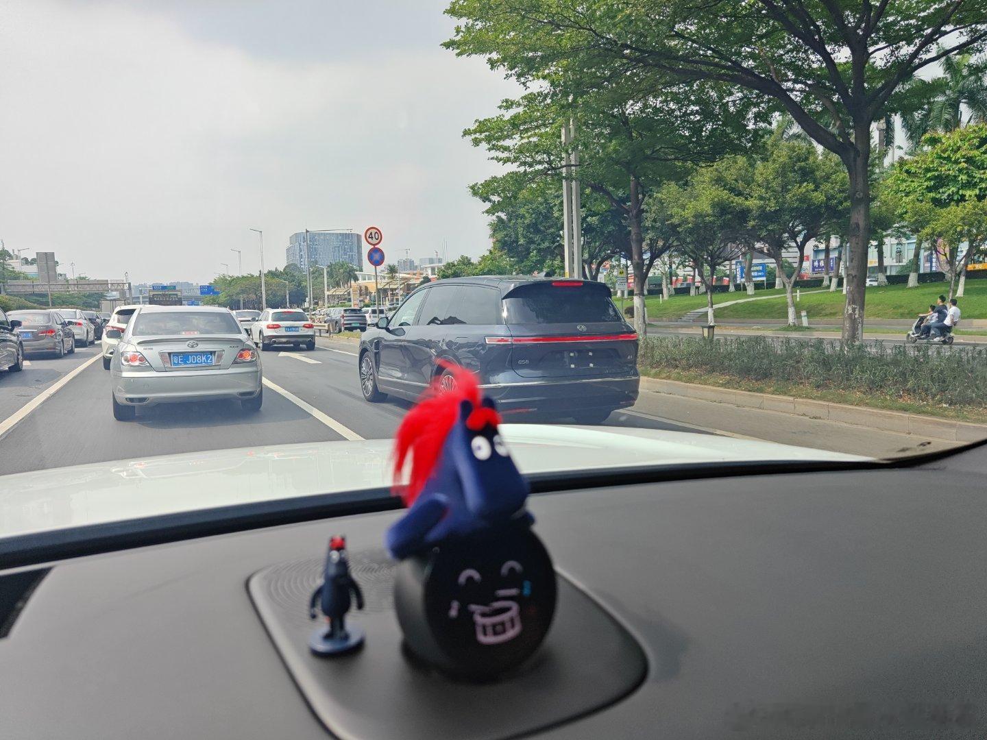 ES8还在嘎嘎交车中 