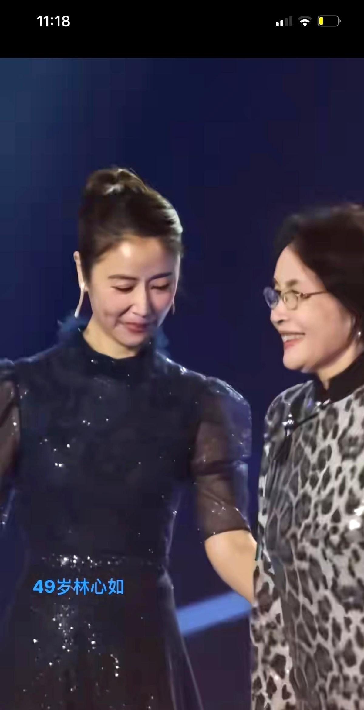 林心如在《还珠格格》后静水流深，她的真实人生，竟成那个最让人羡慕的答案。

二十