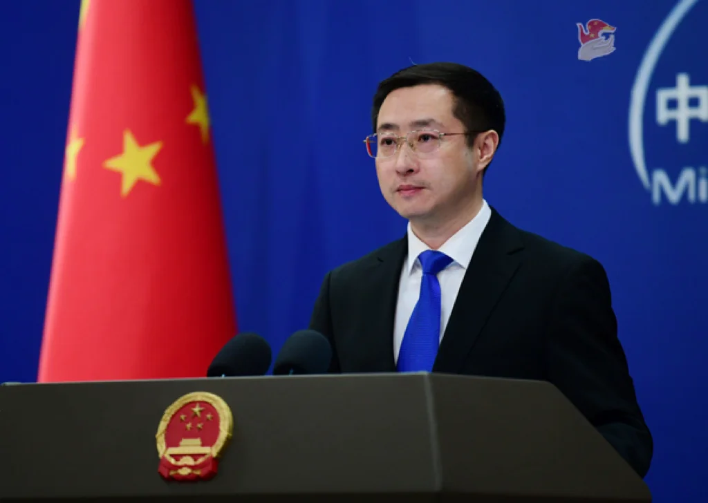 红领带下的外交风度：林剑这一鞠躬，为何让