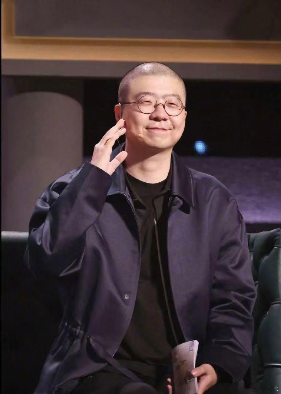 回家路上接个彩头 李诞直接拿捏了新年回家的正确打开方式！与其往行李箱塞满心绪，不