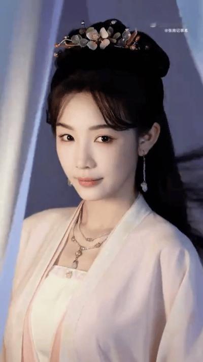 张南出场美我一大跳谁懂啊！定风波第八集张南的霍黛蓉一出场直接美到我！甜妹脸蛋配恶