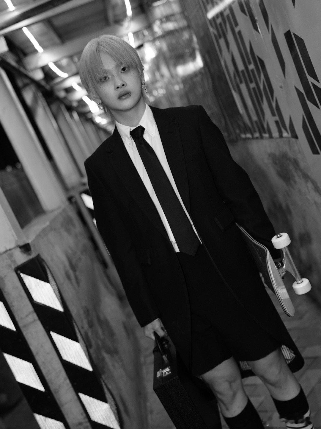 周震南反差感清纯恶童  哇塞，周震南这男友视觉感真的太绝了吧，叛逆的穿搭风格加上