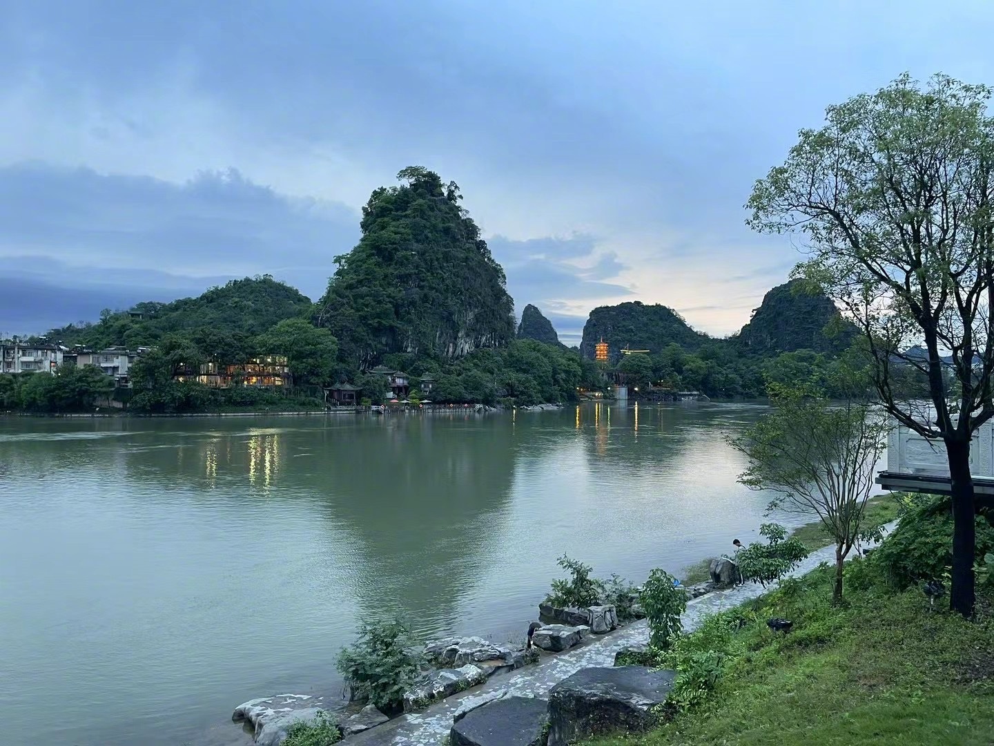 有在好好享受暑假的证据是个把自己安排得明明白白的假期去了想去的地方，吃了好吃的饭