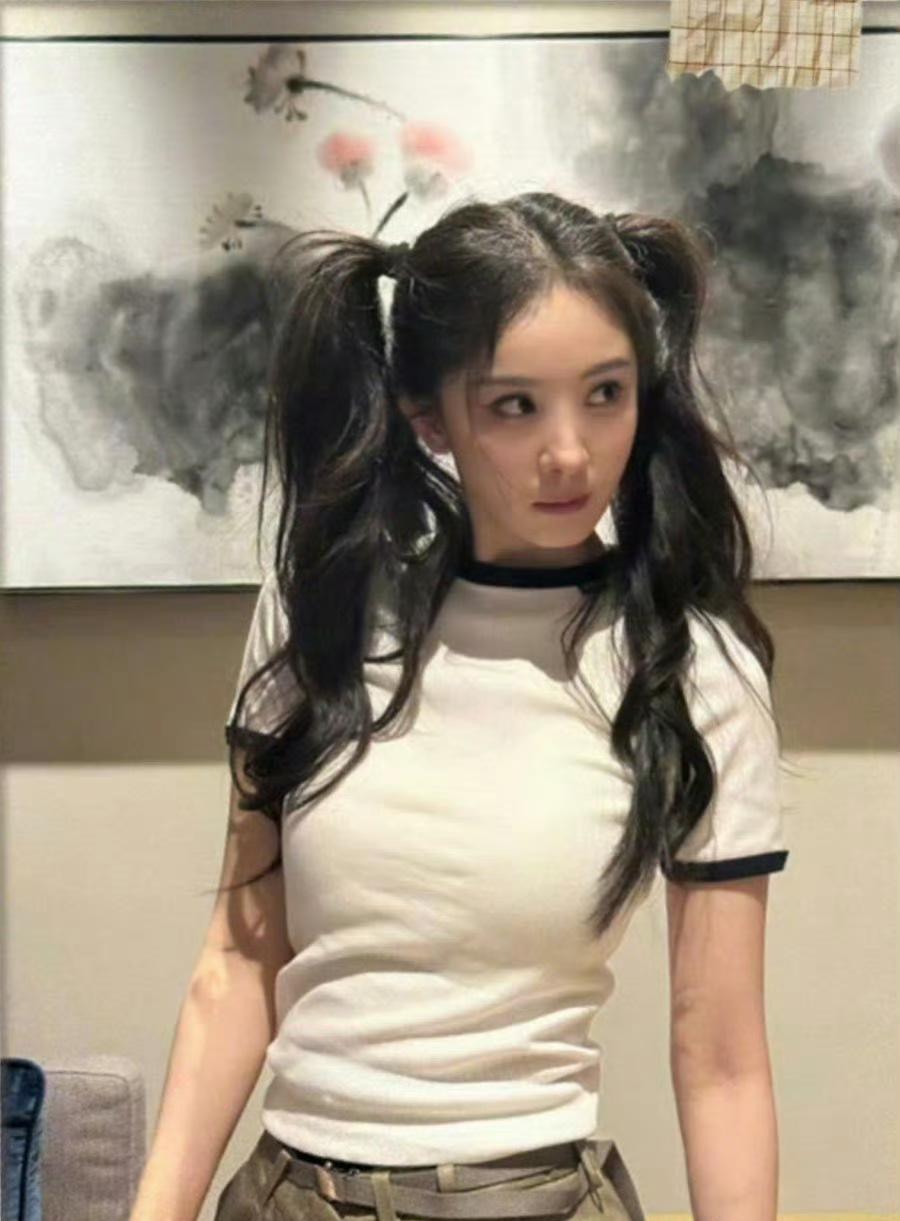 这竟然是近期的杨幂?！简直梦回《何以笙箫默》的电影，杨幂在电影里有一幕就是双马尾