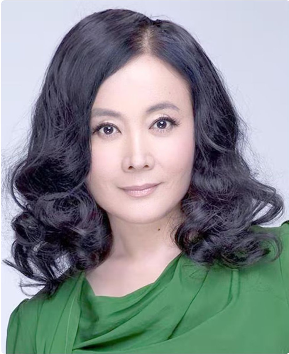 25岁成名，40岁结婚，42岁生儿子，47岁成双料影后，63岁幸福美满 