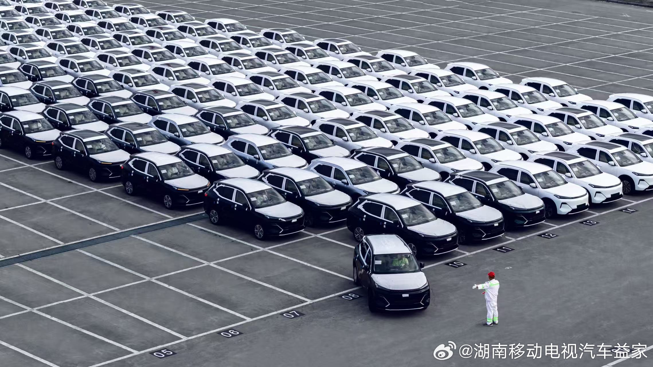 吉利海外销量大增【快讯】吉利海外销量大增！近日，吉利汽车集团发布最新销量数据，海