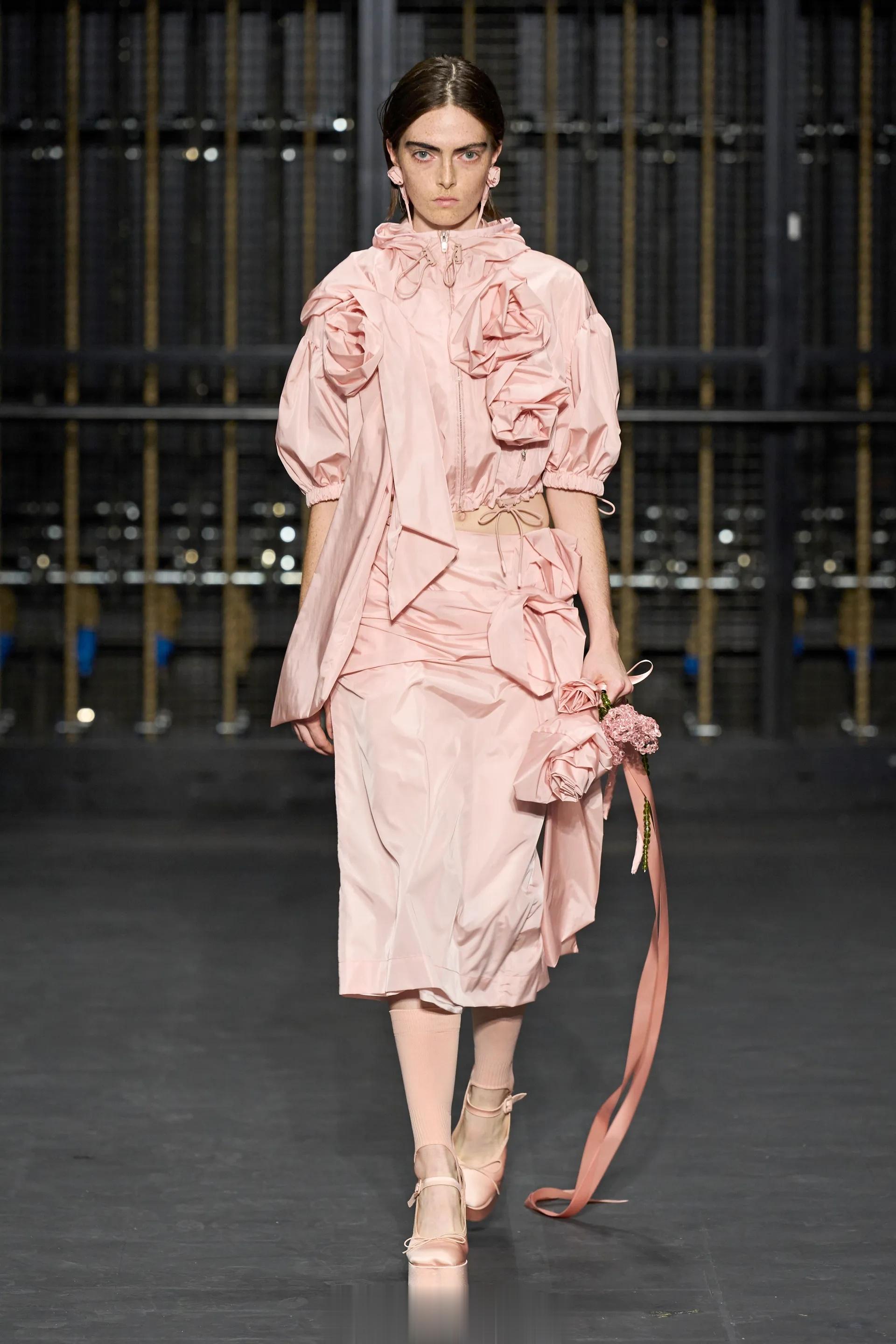 Simone Rocha Spring 2024 • #伦敦时装周# 永葆诗意少